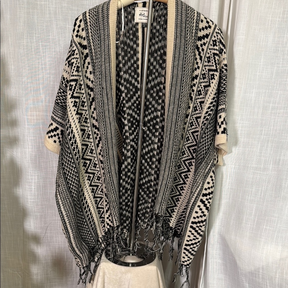 Cotton On Black and White Geometric Shrug